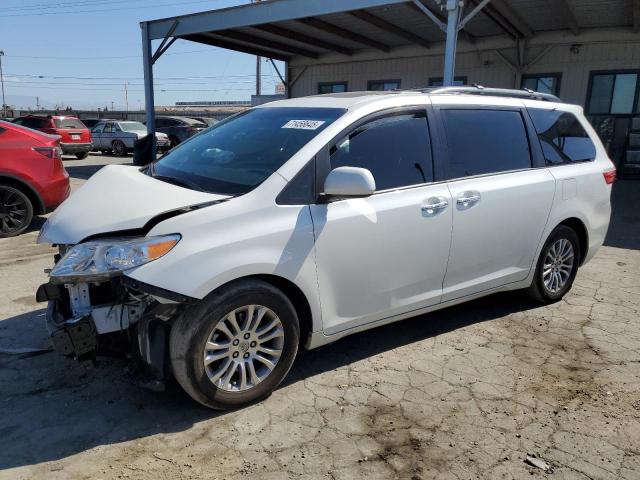 Photo 1 from auction – 2015 TOYOTA SIENNA XLE with VIN 5TDYK3DC7FS660013