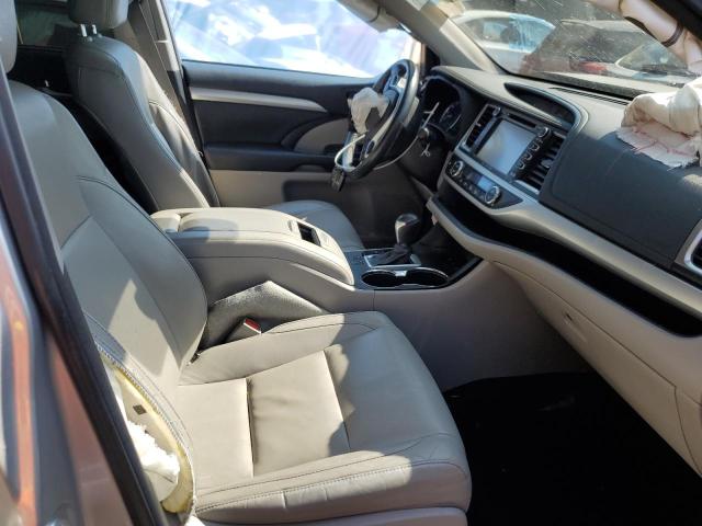 Photo 7 from auction – 2018 TOYOTA HIGHLANDER with VIN 5TDJZRFH0JS818032