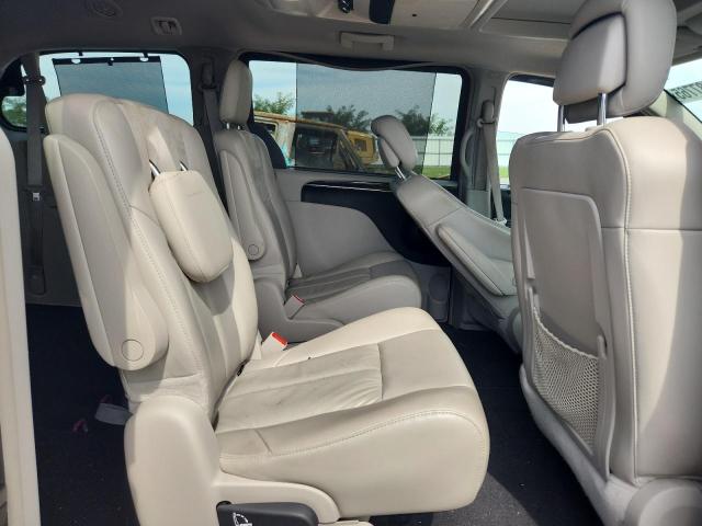 Photo 11 from auction – 2016 CHRYSLER TOWN & COU with VIN 2C4RC1GG0GR194035