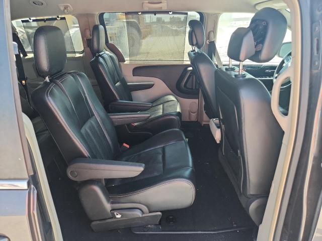 Photo 11 from auction – 2015 CHRYSLER TOWN & COU with VIN 2C4RC1CG5FR618362