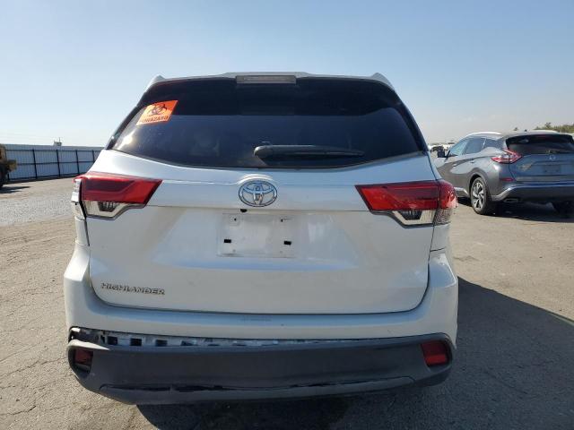Photo 6 from auction – 2018 TOYOTA HIGHLANDER LE with VIN 5TDZARFH7JS036174