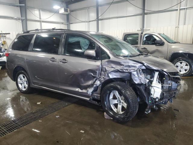 Photo 4 from auction – 2019 TOYOTA SIENNA LE with VIN 5TDKZ3DCXKS972791
