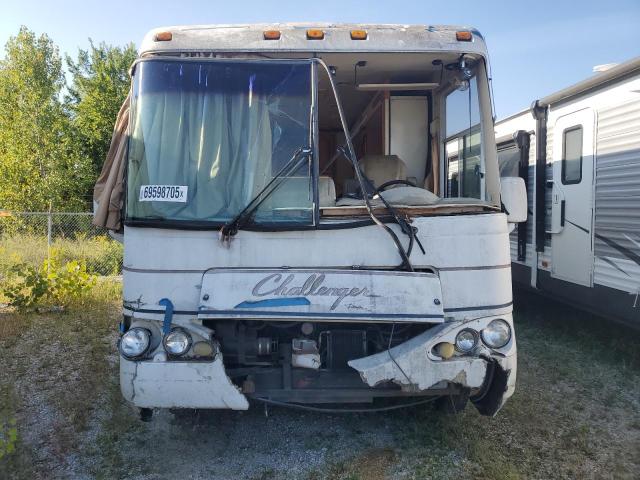 Photo 9 from auction – 2000 WORKHORSE CUSTOM CHASSIS MOTORHOME with VIN 5B4LP37J5Y3320939