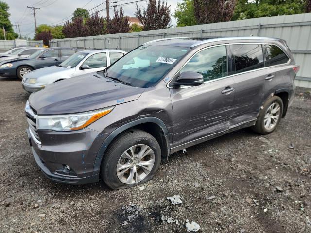 TOYOTA HIGHLANDER 2015 with VIN 5TDJKRFH3FS216043 - Photo from auction