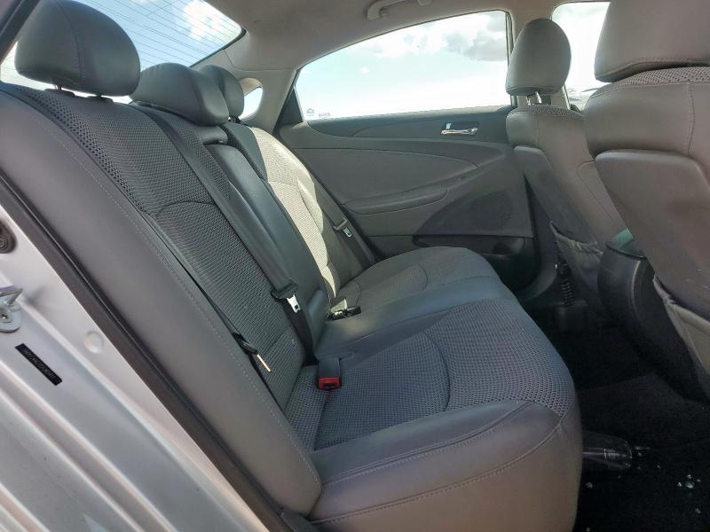Photo 10 from auction – 2012 HYUNDAI SONATA SE with VIN 5NPEC4AC7CH365411