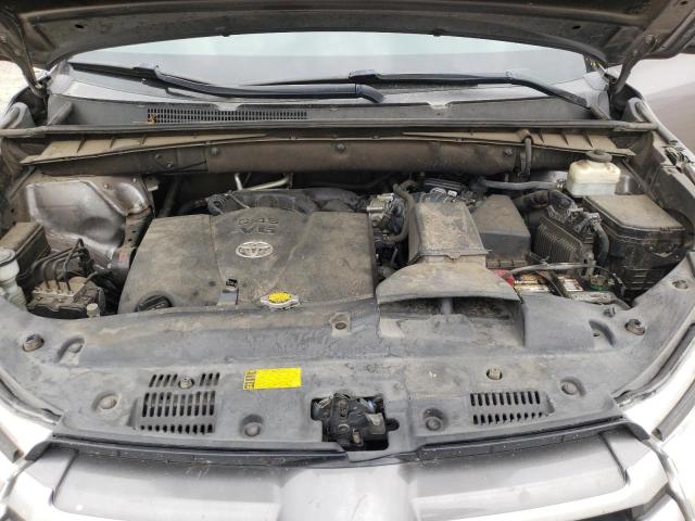Photo 12 from auction – 2017 TOYOTA HIGHLANDER LE with VIN 5TDBZRFHXHS452840