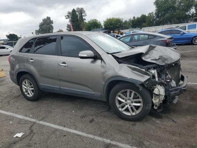 Photo 4 from auction – 2015 KIA SORENTO LX with VIN 5XYKT3A66FG556210