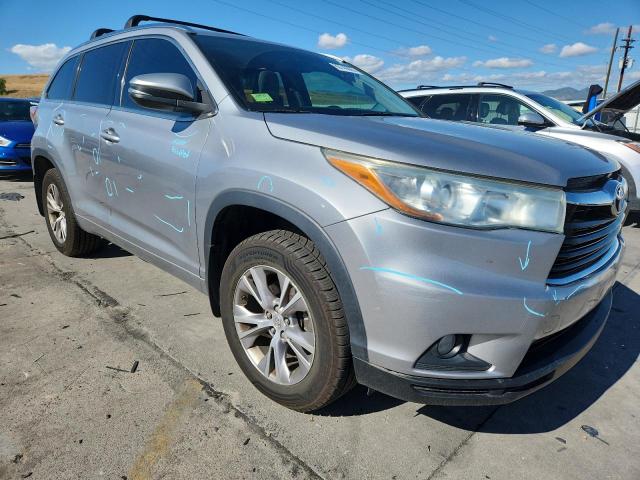 Photo 4 from auction – 2015 TOYOTA HIGHLANDER with VIN 5TDJKRFH2FS149855
