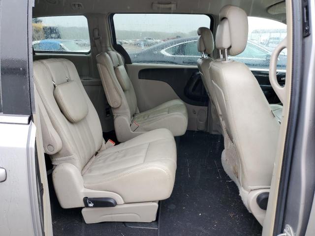 Photo 11 from auction – 2015 CHRYSLER TOWN & COU with VIN 2C4RC1BG5FR730676