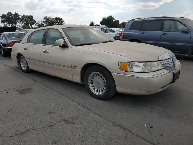 Photo 4 from auction – 2002 LINCOLN TOWN CAR C with VIN 1LNHM83W52Y666700