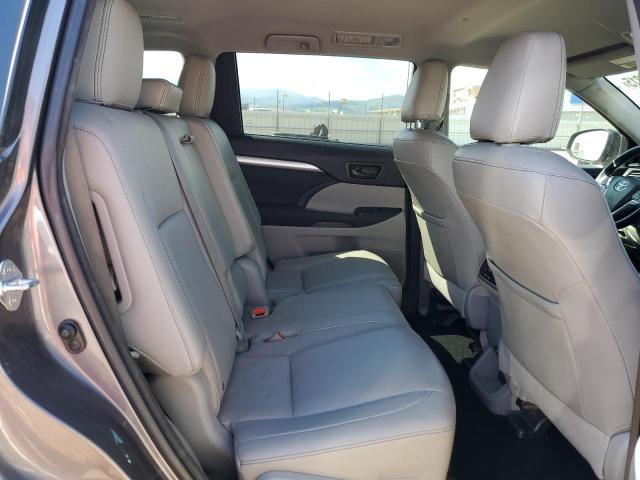 Photo 11 from auction – 2016 TOYOTA HIGHLANDER with VIN 5TDBKRFH2GS250710