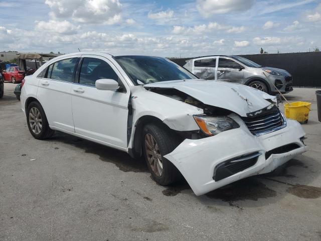 Photo 4 from auction – 2013 CHRYSLER 200 TOURIN with VIN 1C3CCBBB1DN545569
