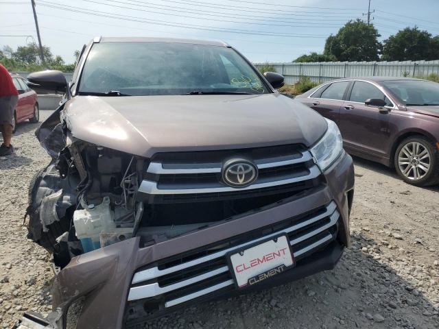 Photo 5 from auction – 2017 TOYOTA HIGHLANDER SE with VIN 5TDKZRFH2HS188111