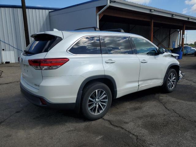 Photo 3 from auction – 2017 TOYOTA HIGHLANDER SE with VIN 5TDJZRFH2HS462192