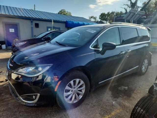 CHRYSLER PACIFICA T 2017 with VIN 2C4RC1BGXHR675628 - Photo from auction