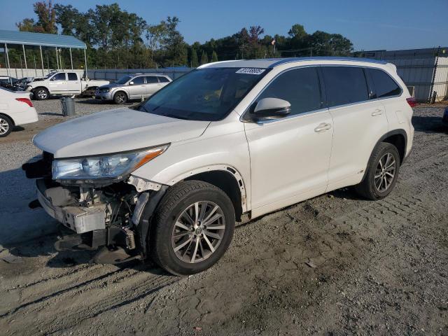 TOYOTA HIGHLANDER 2018 with VIN 5TDKZRFH6JS527426 - Photo from auction