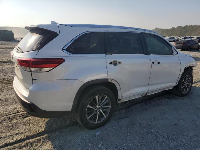 Photo 3 from auction – 2018 TOYOTA HIGHLANDER with VIN 5TDKZRFH6JS527426