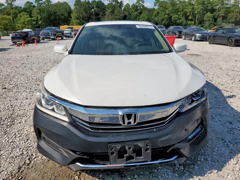 Photo 5 from auction – 2017 HONDA ACCORD with VIN 1HGCR2F84HA001431