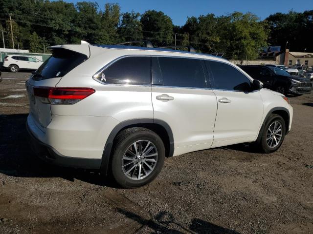 Photo 3 from auction – 2018 TOYOTA HIGHLANDER with VIN 5TDJZRFH8JS814388