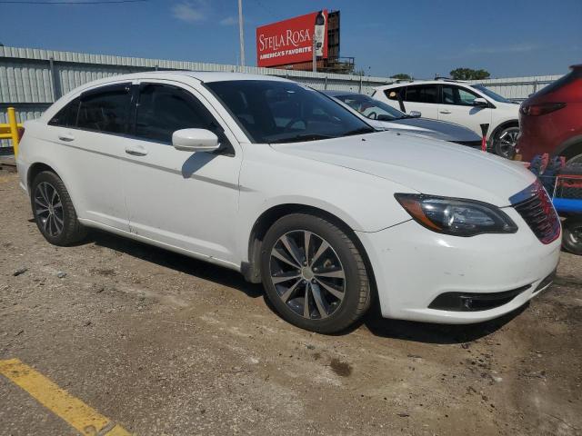 Photo 4 from auction – 2013 CHRYSLER 200 LIMITE with VIN 1C3CCBCG5DN693492