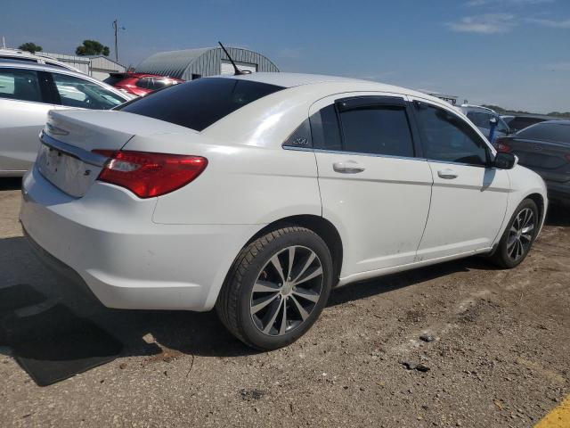 Photo 3 from auction – 2013 CHRYSLER 200 LIMITE with VIN 1C3CCBCG5DN693492