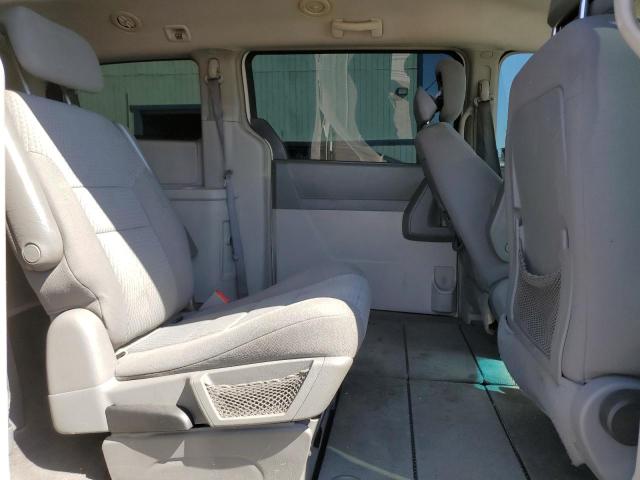 Photo 11 from auction – 2010 CHRYSLER TOWN & COU with VIN 2A4RR4DE1AR315935