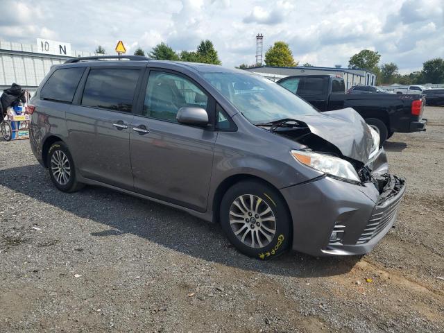 Photo 4 from auction – 2018 TOYOTA SIENNA XLE with VIN 5TDYZ3DC3JS919097
