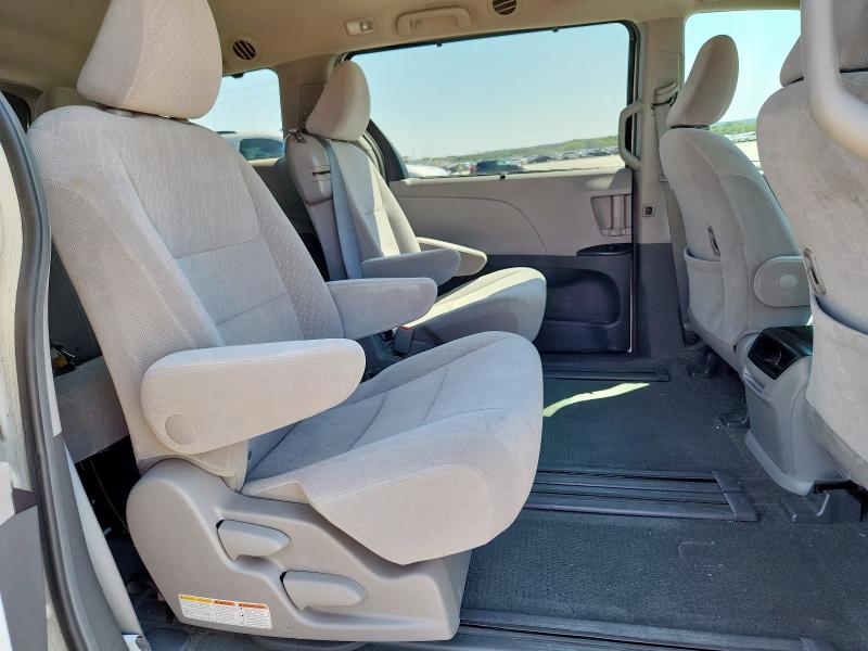 Photo 11 from auction – 2017 TOYOTA SIENNA LE with VIN 5TDKZ3DC3HS850430