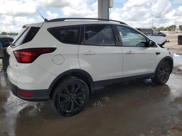 Photo 3 from auction – 2019 FORD ESCAPE SE with VIN 1FMCU9GD8KUA08983