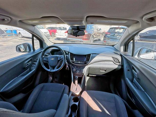Photo 9 from auction – 2017 CHEVROLET TRAX LS with VIN 3GNCJKSB1HL286371