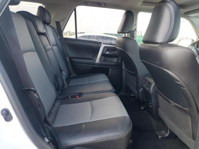 Photo 11 from auction – 2016 TOYOTA 4RUNNER SR with VIN JTEBU5JR1G5387528