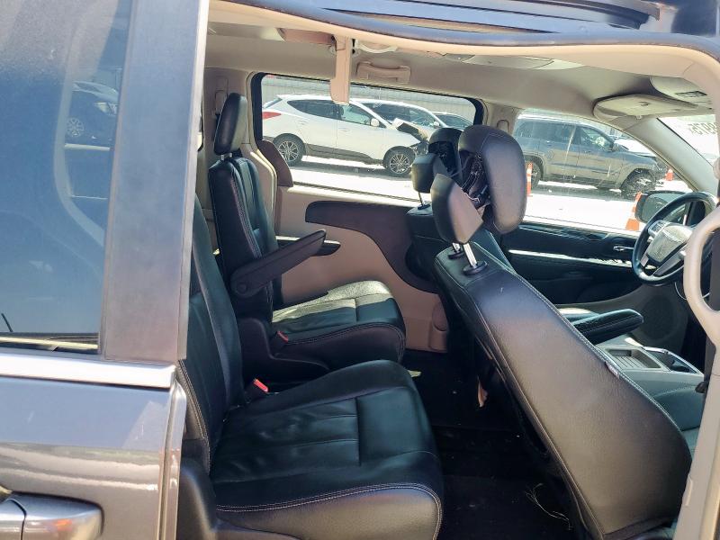 Photo 11 from auction – 2016 CHRYSLER TOWN & COU with VIN 2C4RC1BG4GR279967