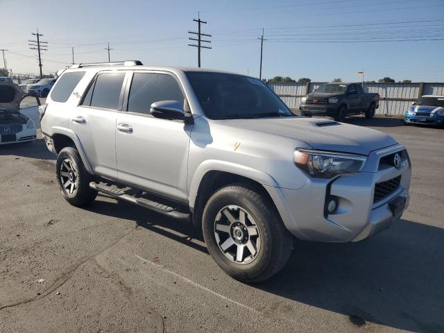Photo 4 from auction – 2019 TOYOTA 4RUNNER SR with VIN JTEBU5JR0K5666543