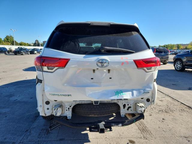 Photo 6 from auction – 2018 TOYOTA HIGHLANDER with VIN 5TDBZRFH2JS883713