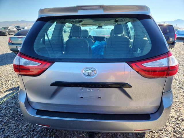 Photo 6 from auction – 2018 TOYOTA SIENNA L with VIN 5TDZZ3DC1JS938283