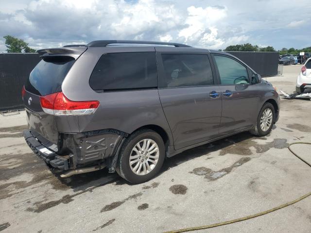 Photo 3 from auction – 2013 TOYOTA SIENNA XLE with VIN 5TDYK3DC6DS364543