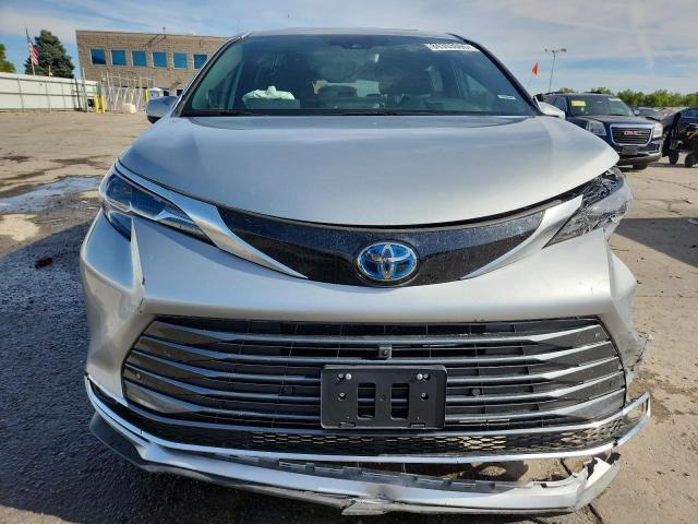 Photo 5 from auction – 2025 TOYOTA SIENNA LIM with VIN 5TDERKEC0SS252907