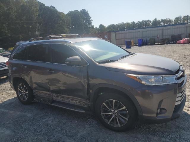 Photo 4 from auction – 2018 TOYOTA HIGHLANDER with VIN 5TDKZRFH6JS280750