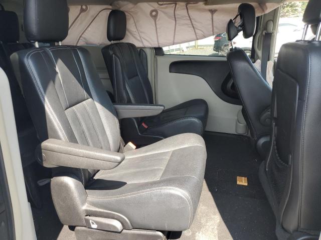 Photo 11 from auction – 2016 CHRYSLER TOWN & COU with VIN 2C4RC1BG5GR228560