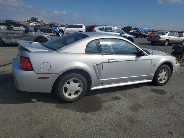 Photo 3 from auction – 2000 FORD MUSTANG with VIN 1FAFP4045YF125378
