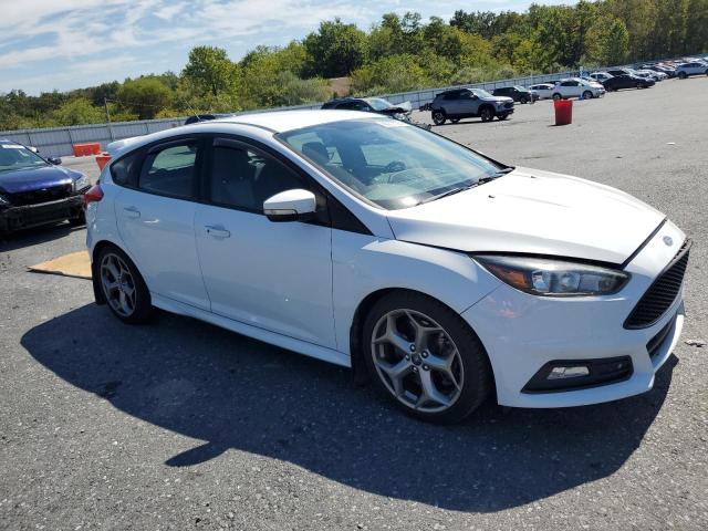 Photo 4 from auction – 2017 FORD FOCUS ST with VIN 1FADP3L9XHL251066