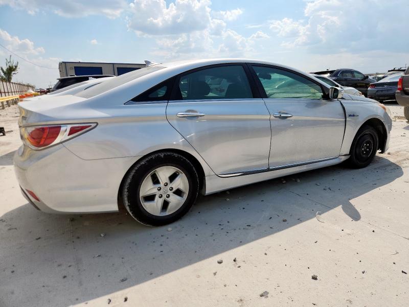 Photo 3 from auction – 2011 HYUNDAI SONATA HYB with VIN KMHEC4A42BA005392