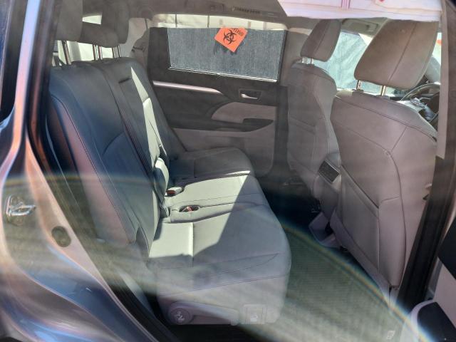 Photo 11 from auction – 2018 TOYOTA HIGHLANDER with VIN 5TDJZRFH8JS895196