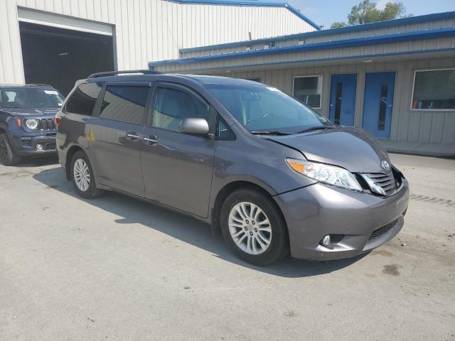 Photo 4 from auction – 2017 TOYOTA SIENNA XLE with VIN 5TDYZ3DC5HS863853