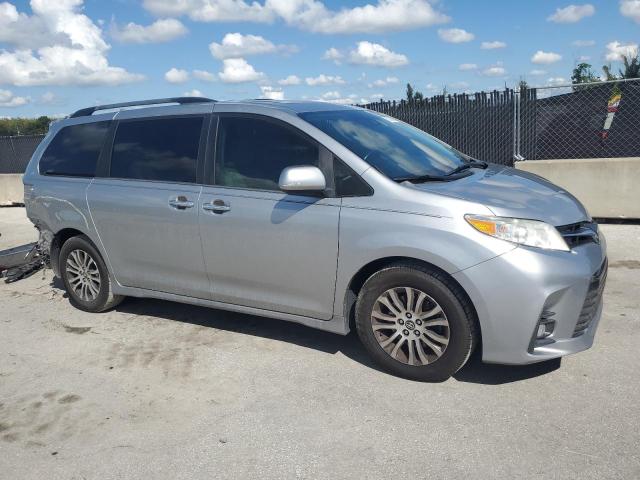 Photo 4 from auction – 2018 TOYOTA SIENNA XLE with VIN 5TDYZ3DC4JS944719