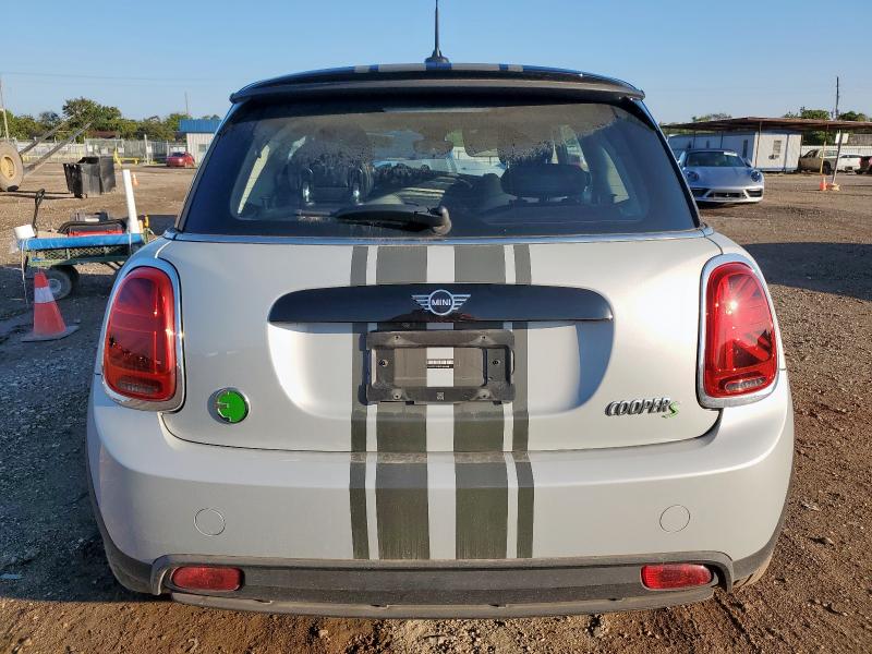 Photo 6 from auction – 2022 MINI COOPER SE with VIN WMW13DJ01N2R46358