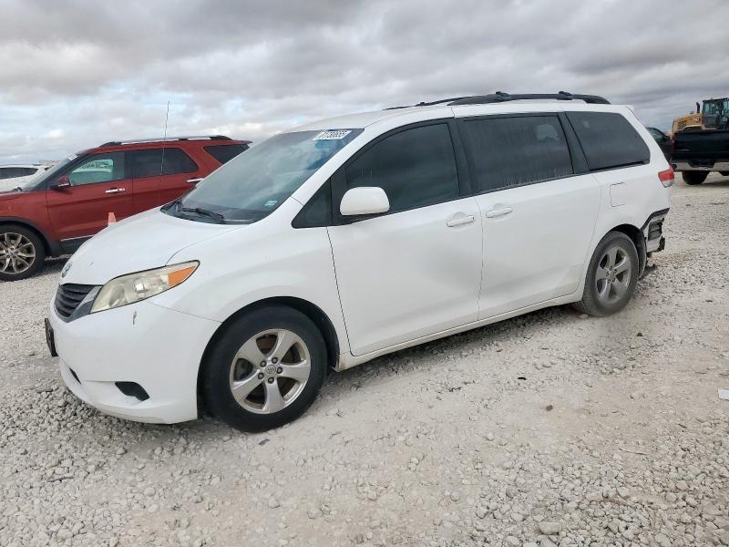 TOYOTA SIENNA LE 2013 with VIN 5TDKK3DCXDS304562 - Photo from auction