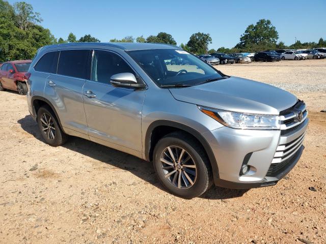 Photo 4 from auction – 2017 TOYOTA HIGHLANDER with VIN 5TDKZRFH0HS520112