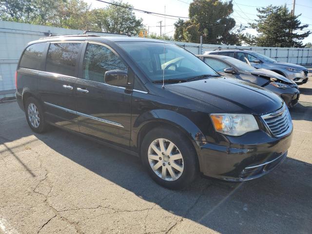 Photo 4 from auction – 2016 CHRYSLER TOWN & COU with VIN 2C4RC1BGXGR158201