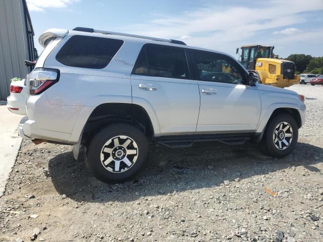 Photo 3 from auction – 2018 TOYOTA 4RUNNER SR with VIN JTEBU5JR3J5528820